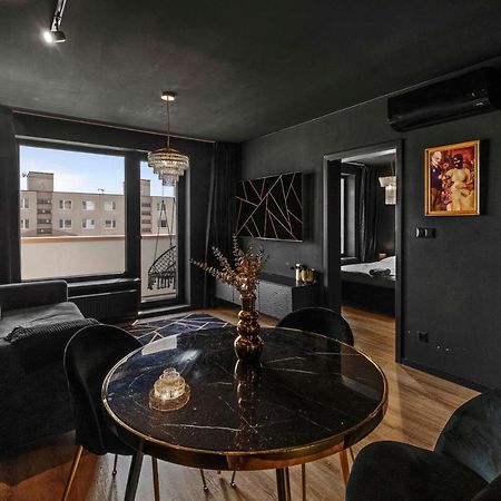 Lam Black - Ac - Balcony Apartment Bratislava Bagian luar foto