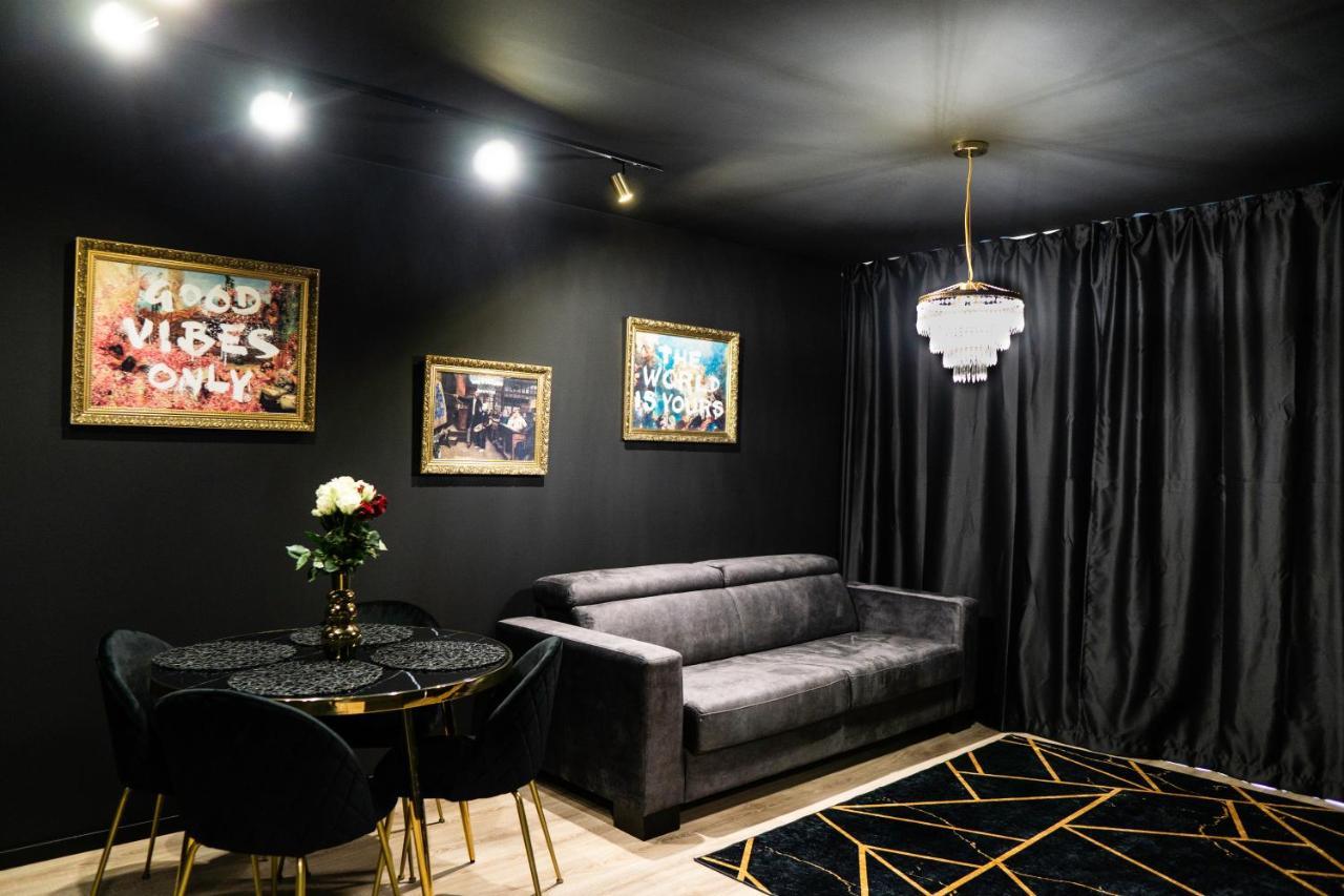 Lam Black - Ac - Balcony Apartment Bratislava Bagian luar foto