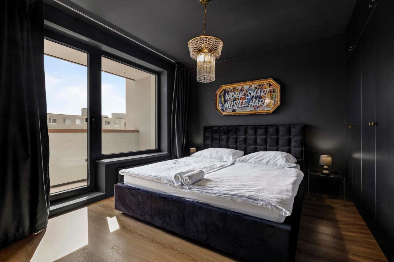 Lam Black - Ac - Balcony Apartment Bratislava Bagian luar foto