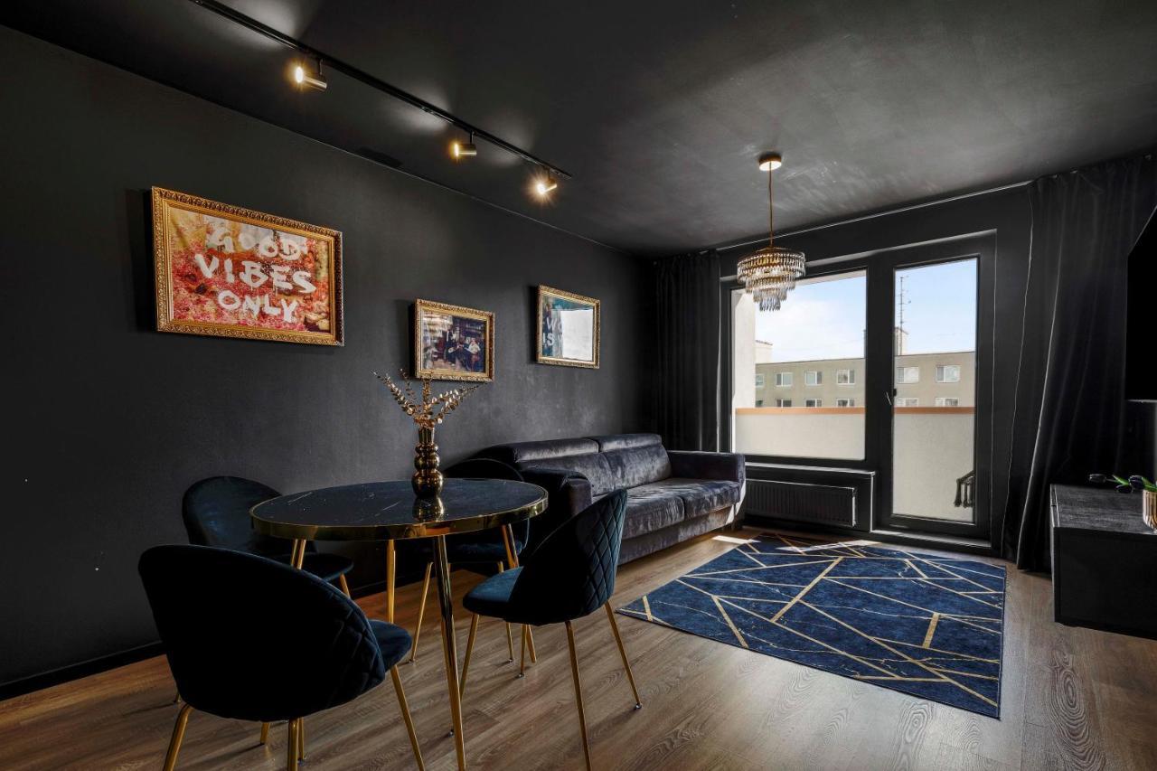 Lam Black - Ac - Balcony Apartment Bratislava Bagian luar foto