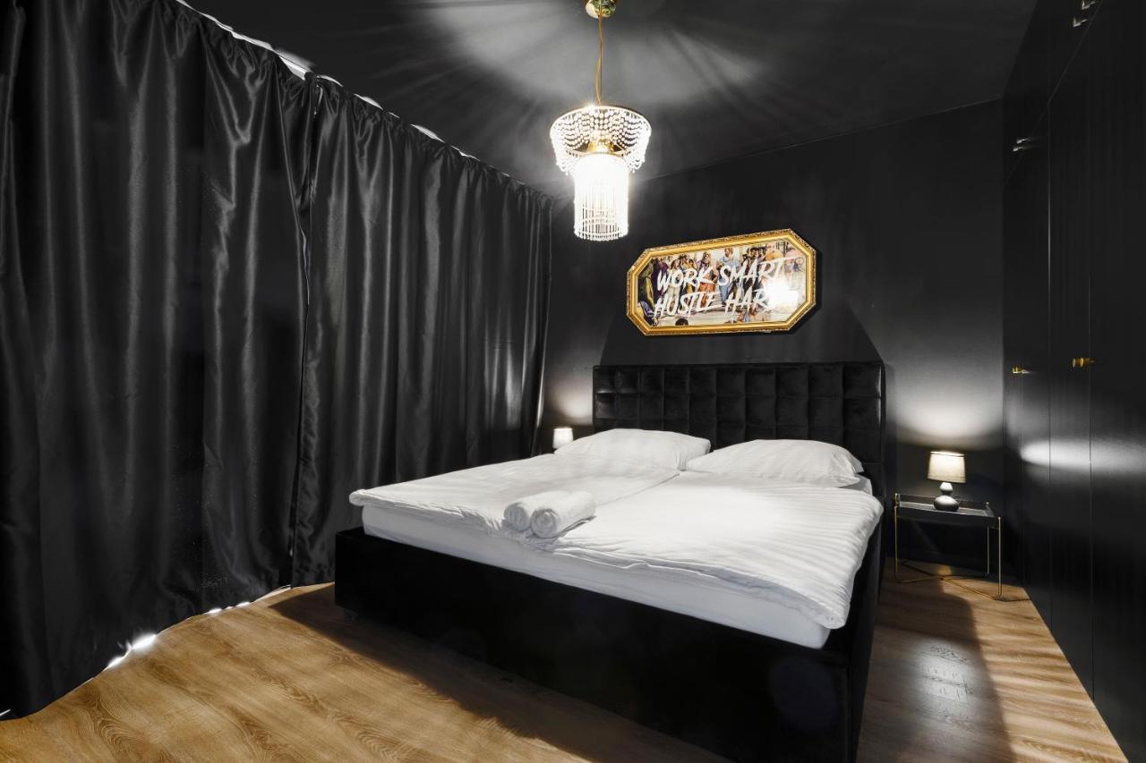 Lam Black - Ac - Balcony Apartment Bratislava Bagian luar foto
