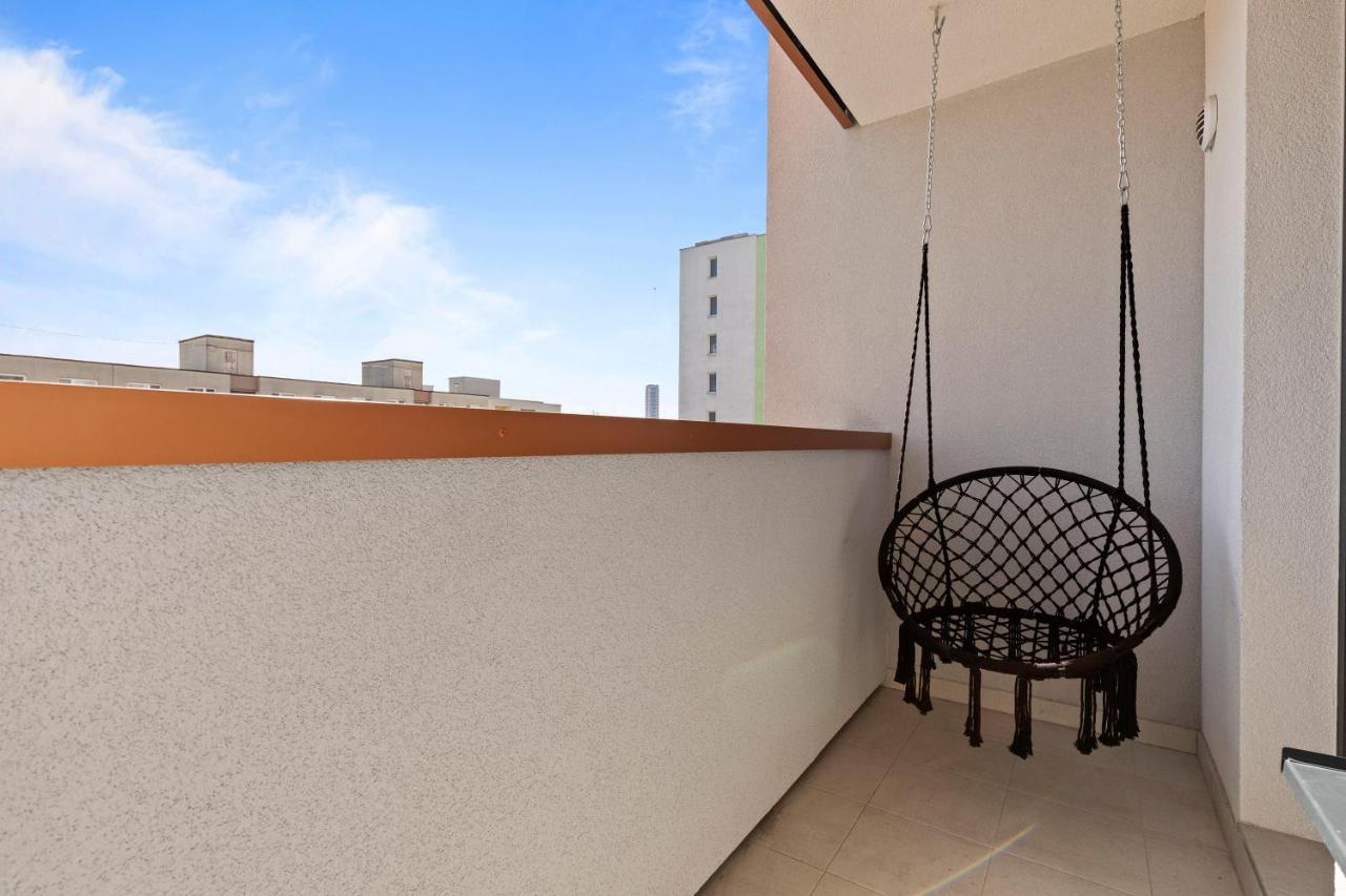 Lam Black - Ac - Balcony Apartment Bratislava Bagian luar foto