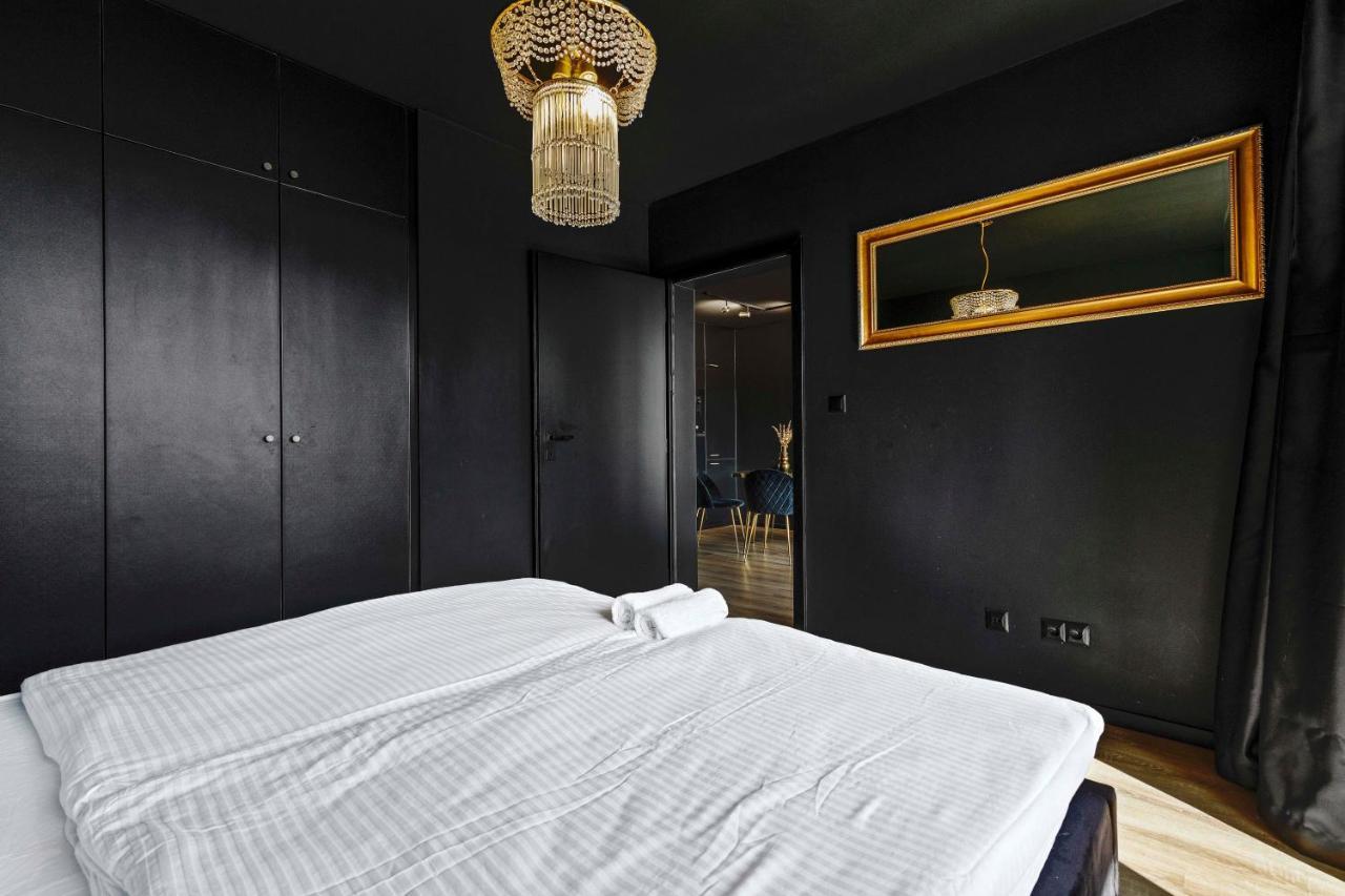 Lam Black - Ac - Balcony Apartment Bratislava Bagian luar foto